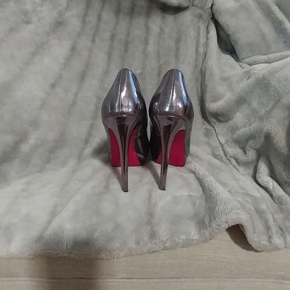 Shoes - Picture 4 of 4